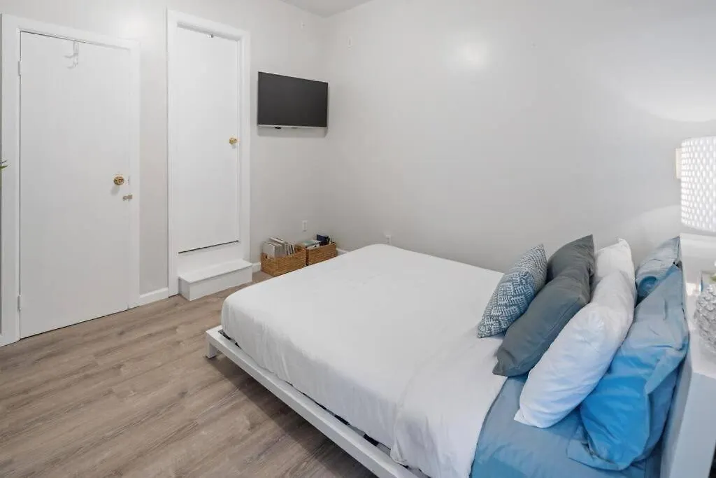 2Br Great Location Short Walk To Times Square Apartment New York